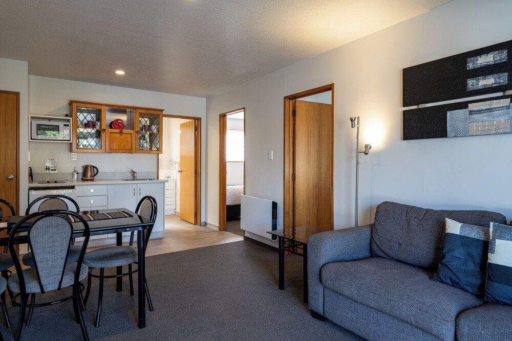 ASURE Highpark Motor Inn Two Bedroom Accessible Shower 5