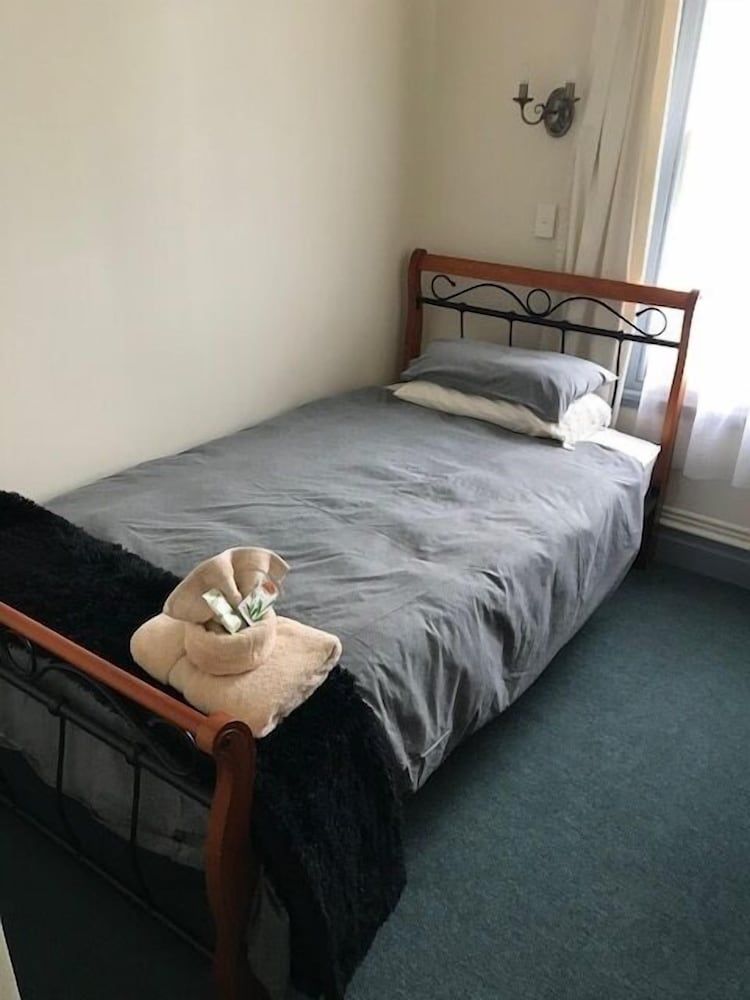 The Kentish Hotel Single Room 2