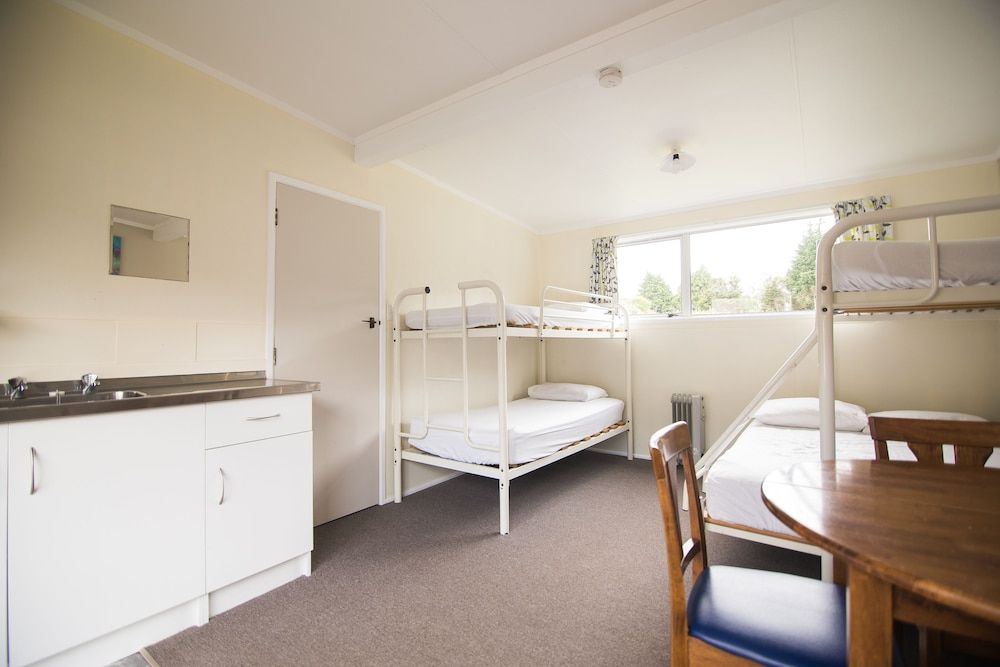 Stratford Motel & Holiday Park Classic Cabin, Multiple Beds 3