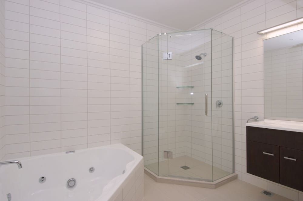 Ascot Park Hotel Apartment, 1 Bedroom, Jetted Tub 4
