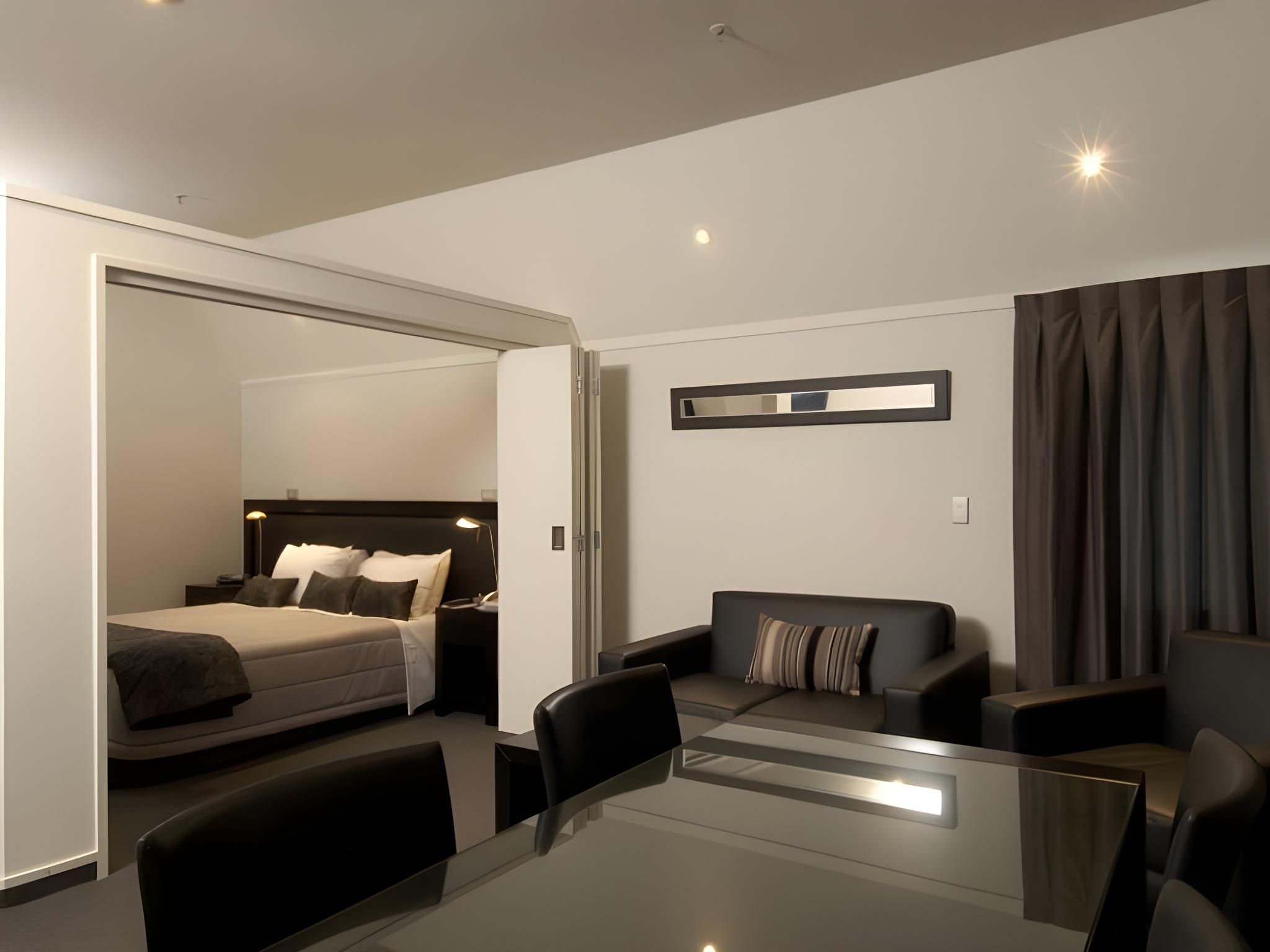 Ascot Park Hotel Deluxe King Studio