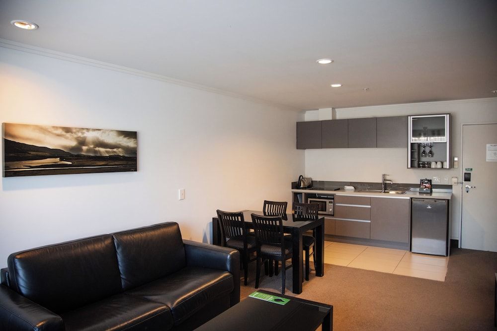 Ascot Park Hotel Apartment, 1 Bedroom, Jetted Tub 5