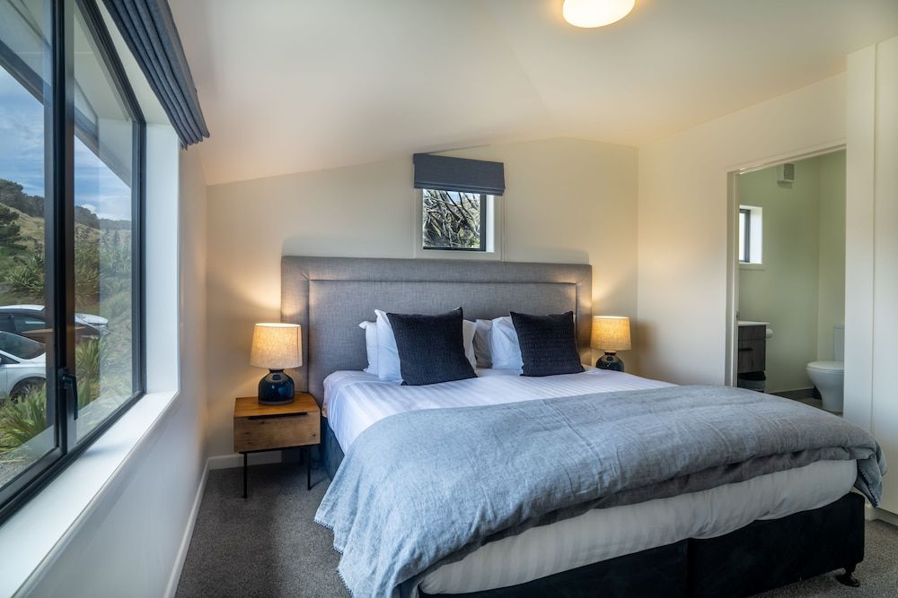 Castaways Resort Deluxe Chalet, 2 Bedrooms, Kitchenette, Ocean View (Chalet) 4