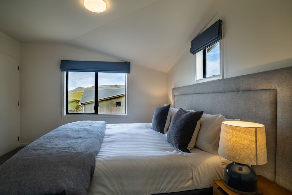 Castaways Resort Deluxe Chalet, 2 Bedrooms, Kitchenette, Ocean View (Chalet) 5