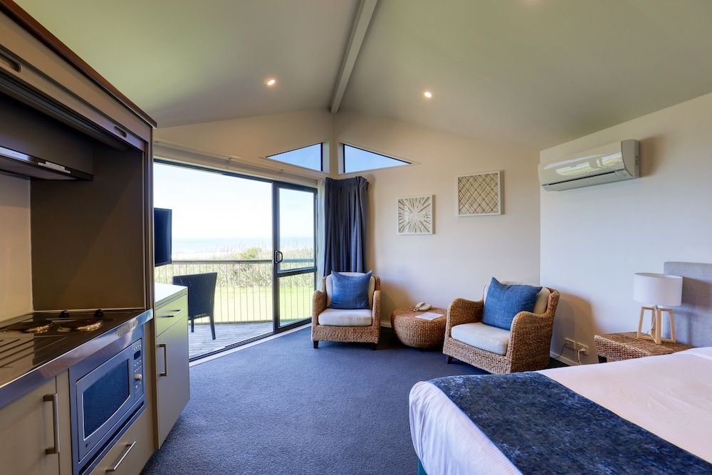 Castaways Resort Standard Studio, Kitchenette, Ocean View (Stylish Studio) 3