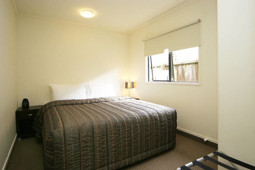 Comfort Suite, 1 King Bed with Sofa bed, Jetted Tub, Courtyard Area