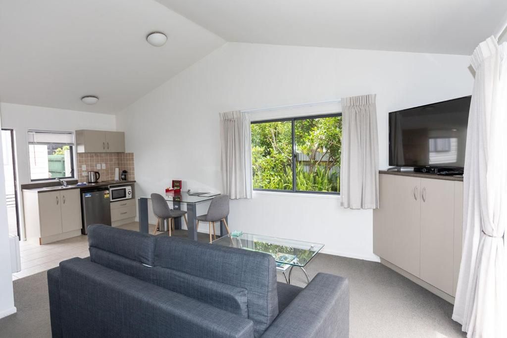 Peninsula Motel Deluxe Studio 6