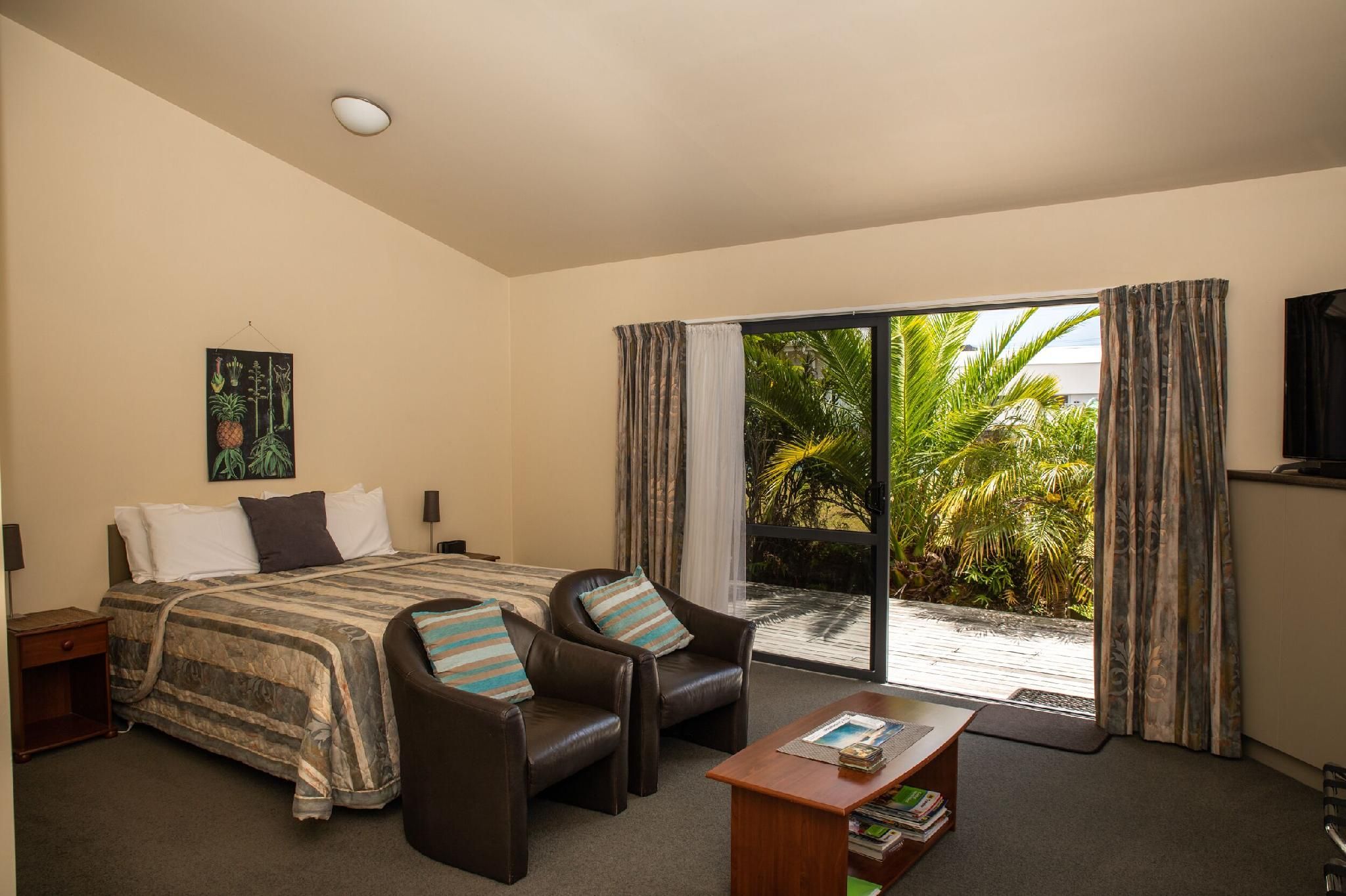 Peninsula Motel Deluxe Studio 2