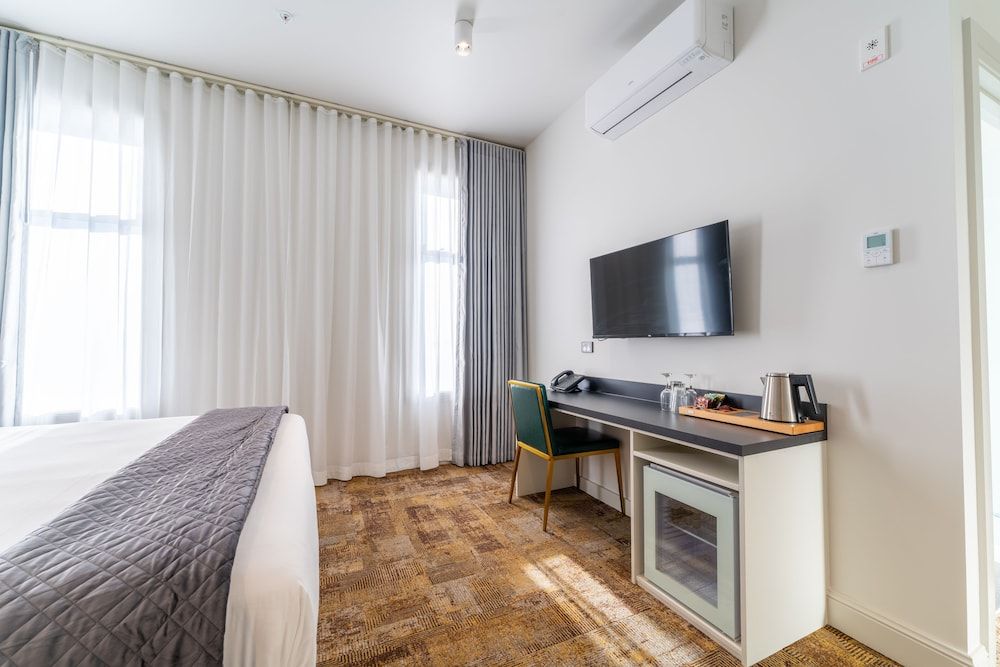 The Grosvenor Suite 2