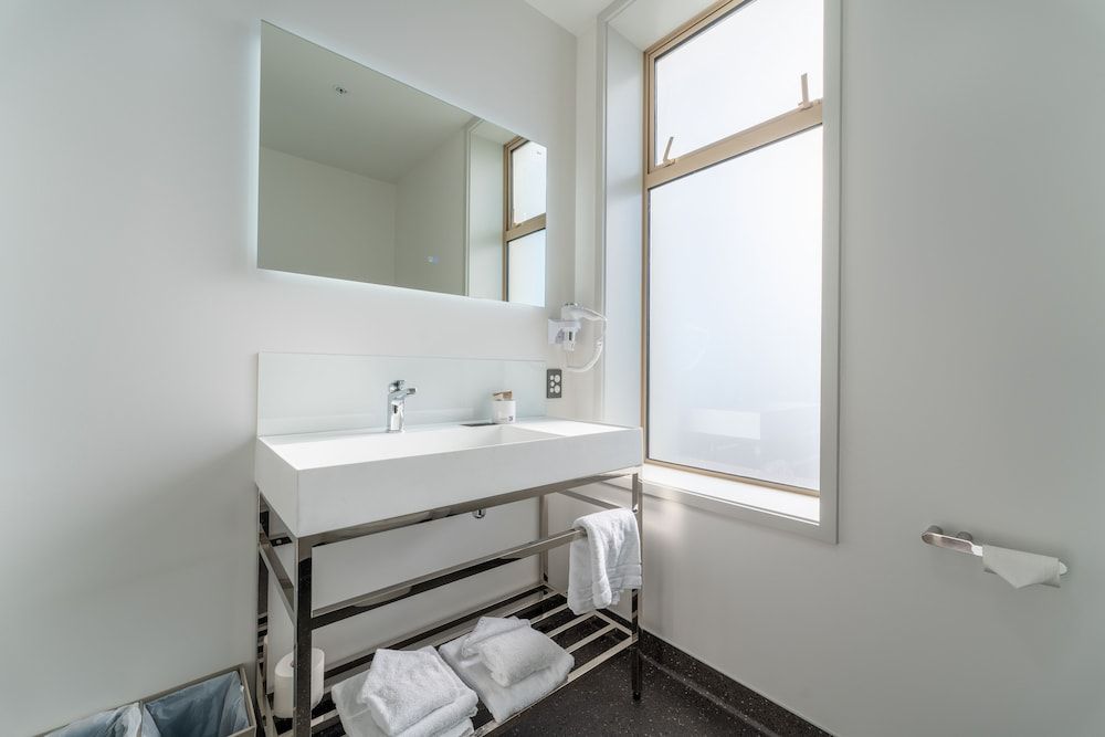 The Grosvenor Suite 4