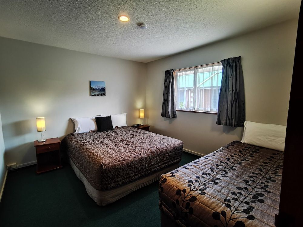 ASURE Ambassador Motor Lodge 2 Bedrooms Unit 2