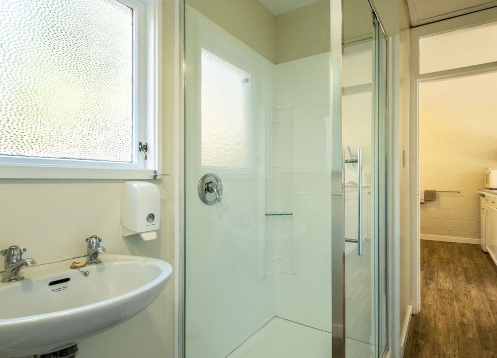 Alpine Adventure Holiday Park Tourist Flat 4