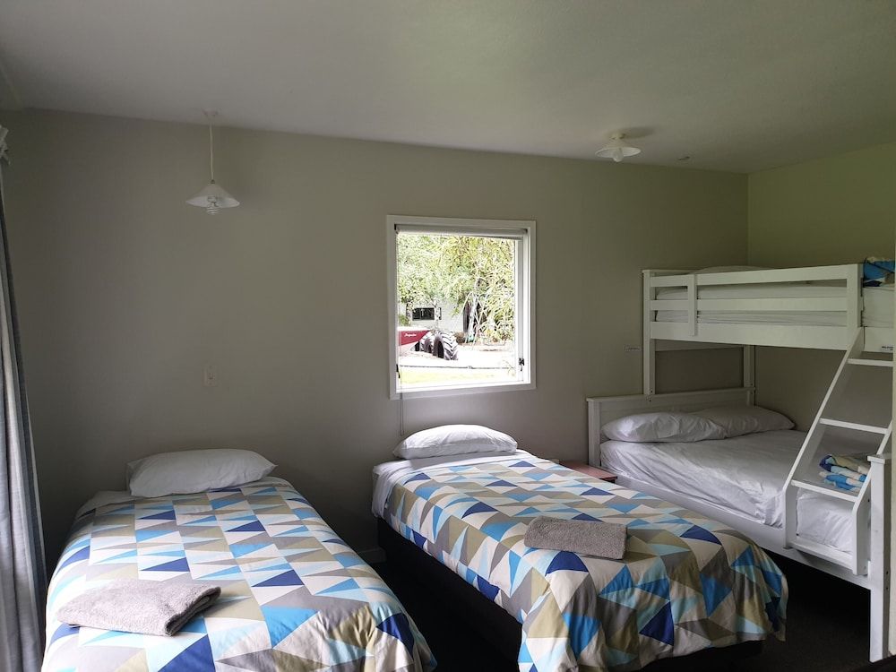 Alpine Adventure Holiday Park Tourist Flat 2