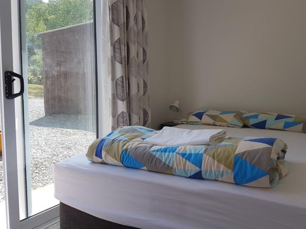 Alpine Adventure Holiday Park Standard Cabin, 1 Queen Bed (Shared Bathroom)