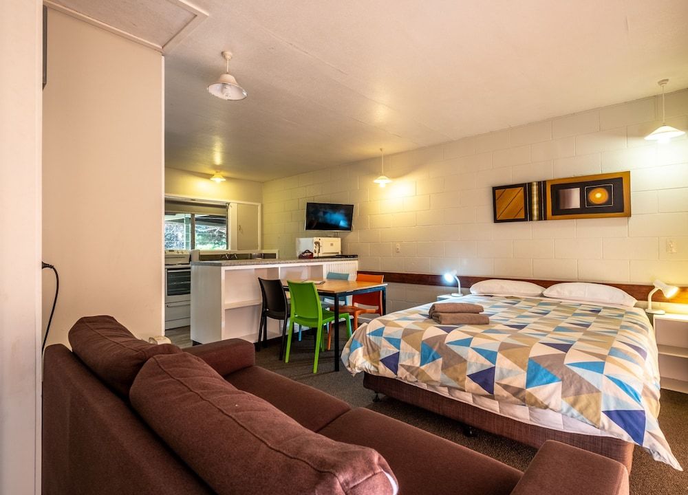 Alpine Adventure Holiday Park Tourist Flat 3