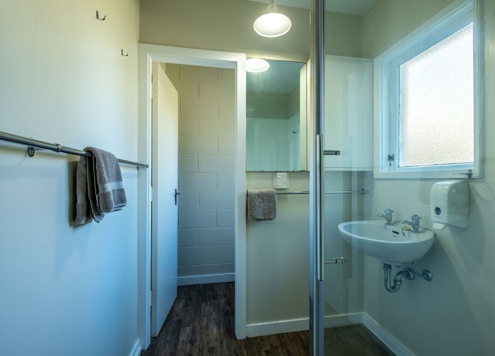 Alpine Adventure Holiday Park Tourist Flat 5