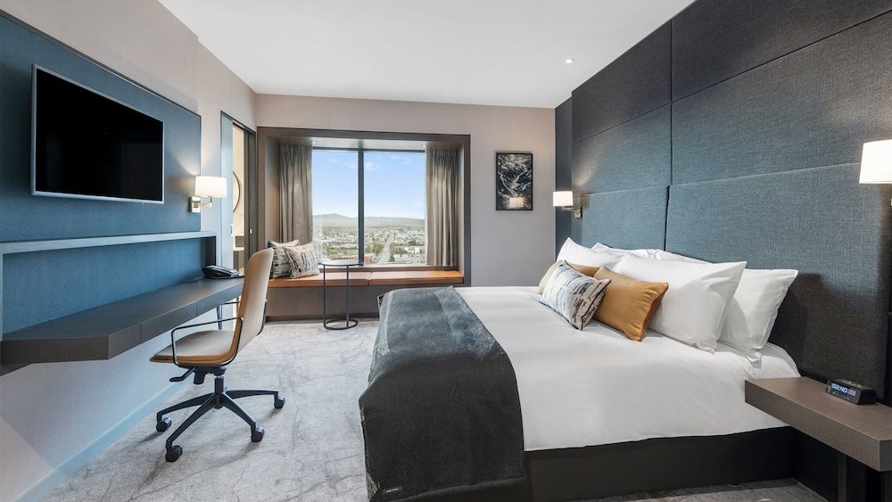 Standard Room, 1 King Bed, City View (High Floor)
