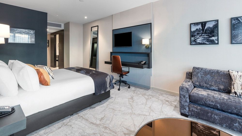Junior Suite, 1 King Bed (Living Area)