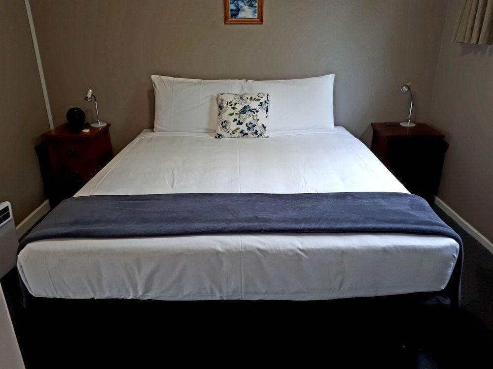Standard Suite, 1 Bedroom, Non Smoking, Kitchenette (Queen plus Single)