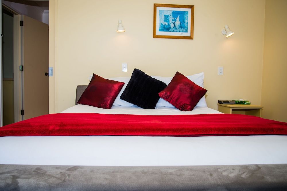 Standard Suite, 1 Bedroom, Non Smoking, Kitchenette (LAKEFRONT)