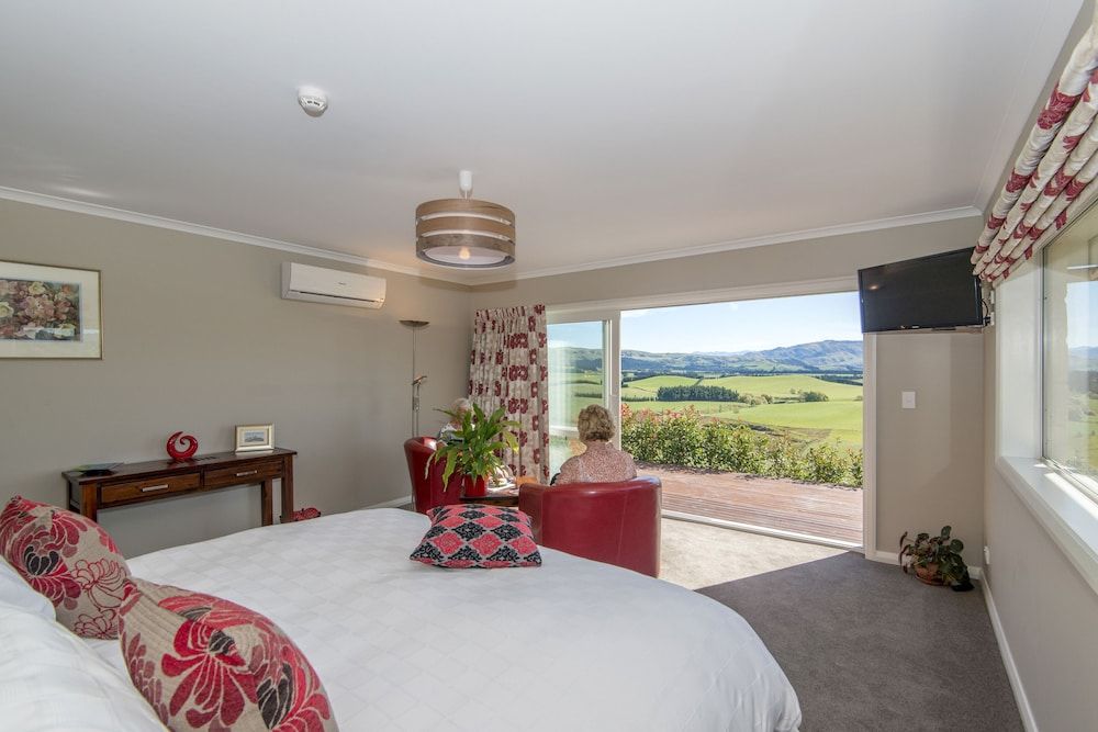 Deluxe King Room with Mountain View (Rata)