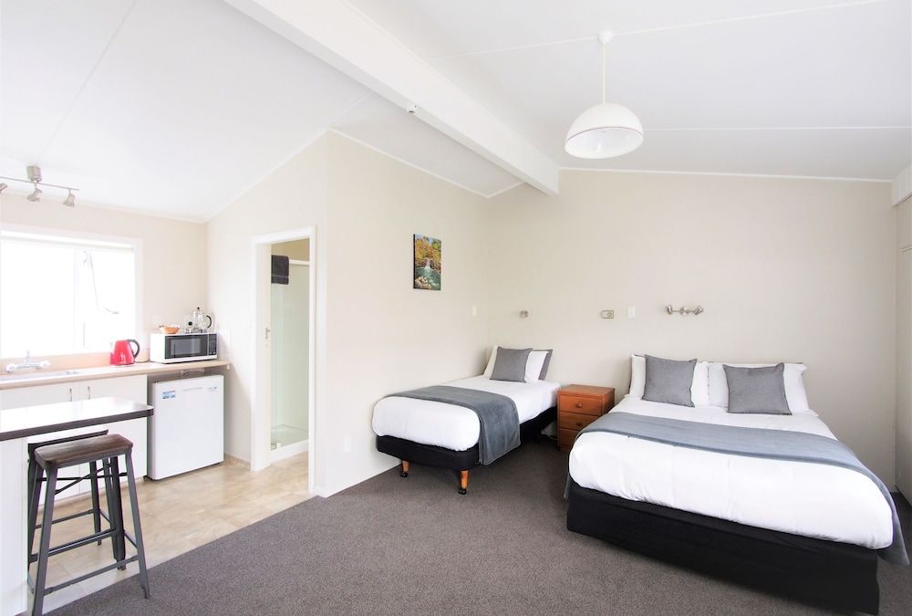 Riverlodge Nelson Large Studio