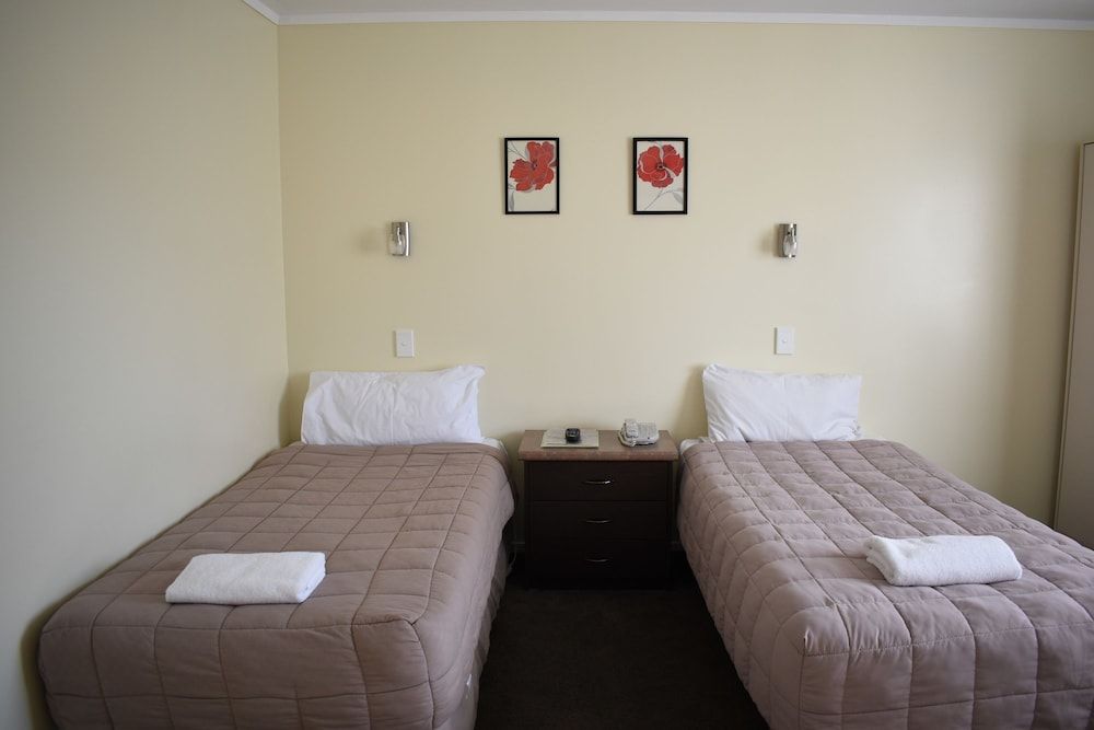 Devonwood Motel
