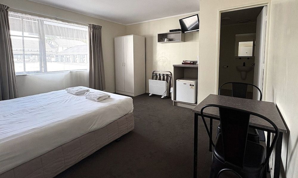 undefined Devonwood Motel 5