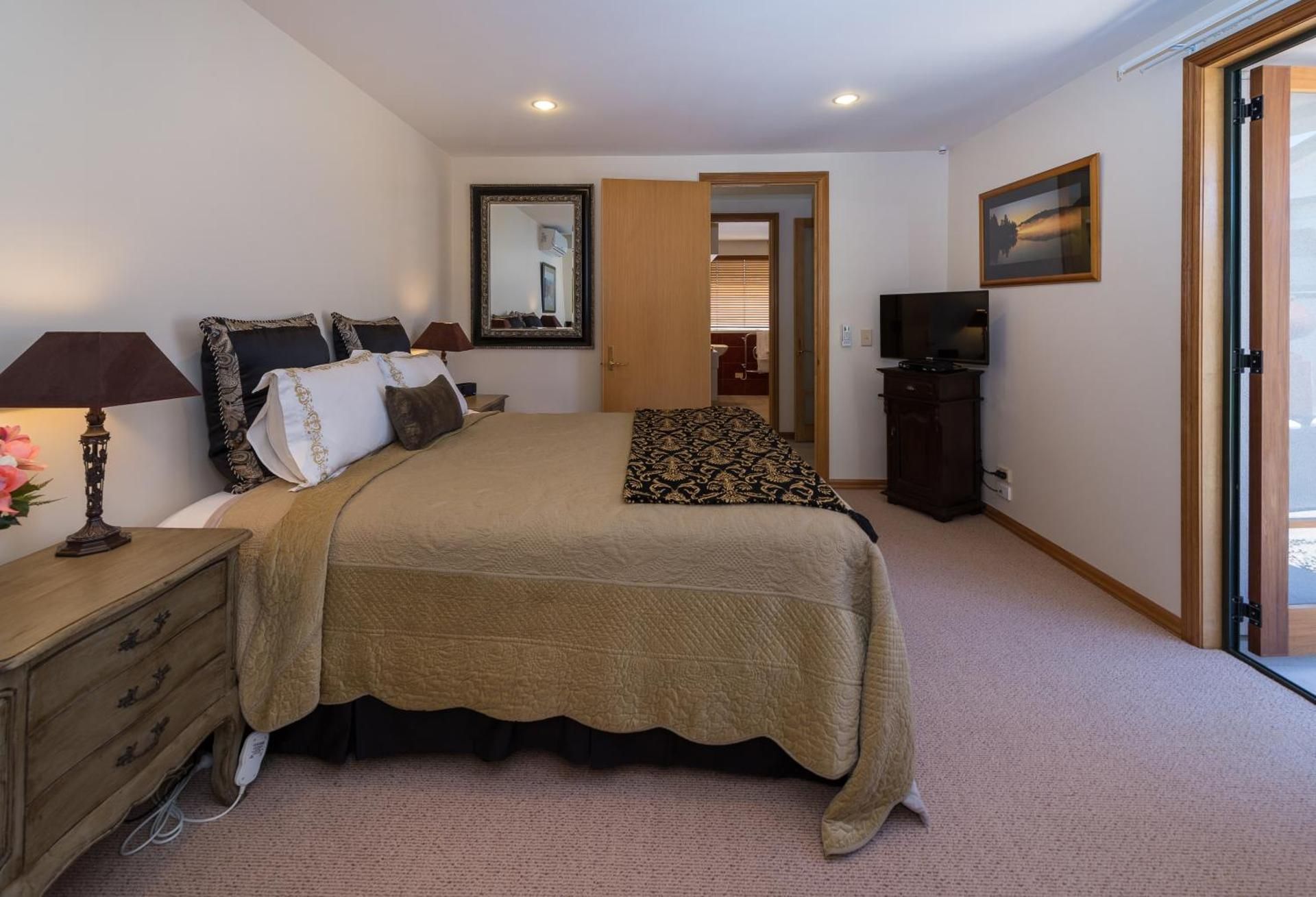 Premier King Suite