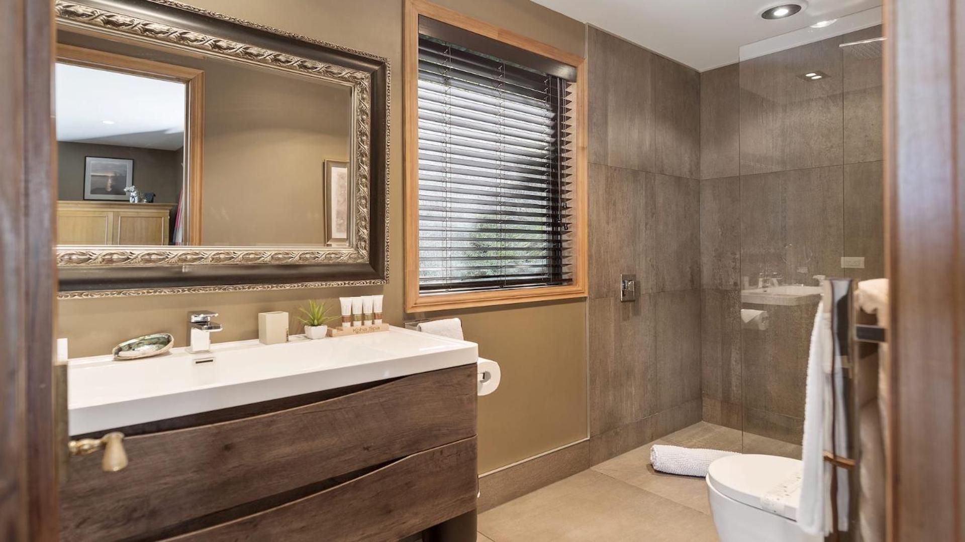 Suite with Lake View