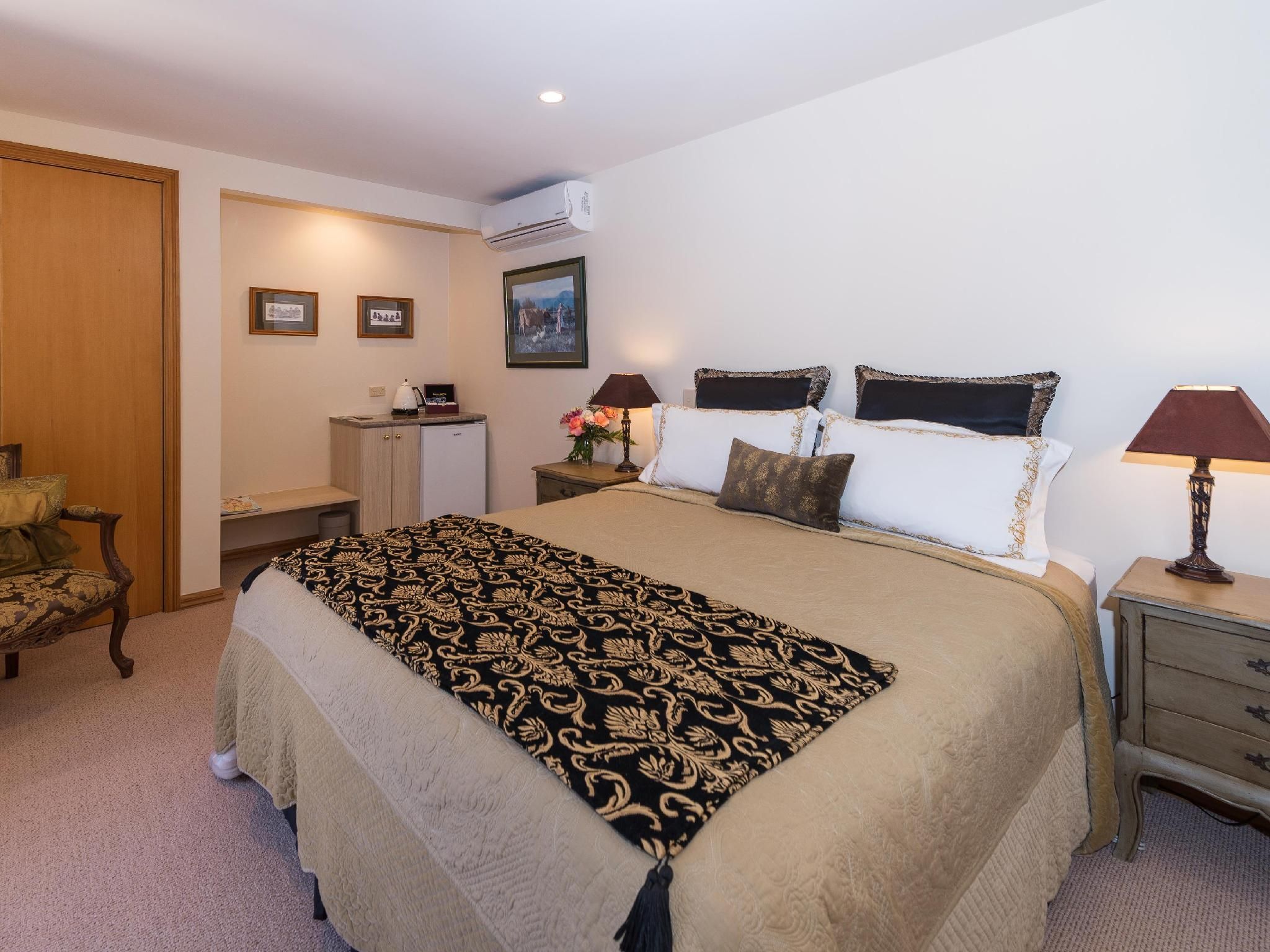 1 Bedroom Deluxe King Bed