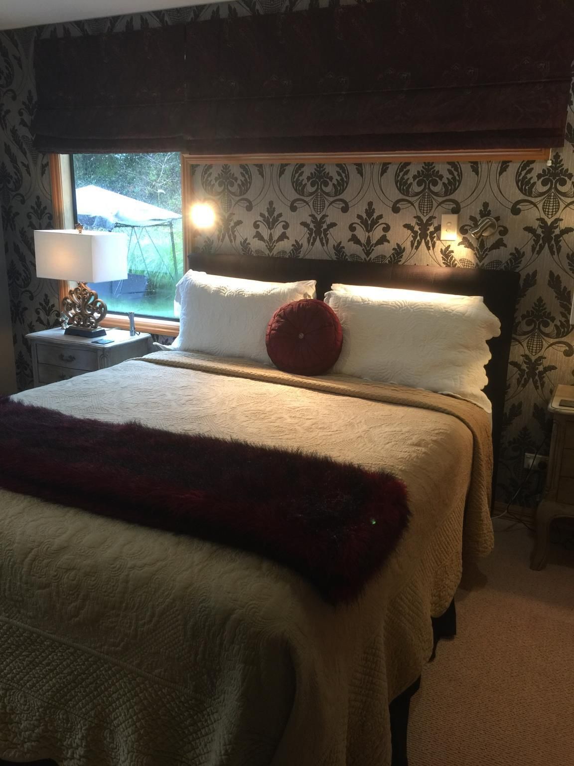 1-Bedroom Deluxe Suite with King Bed