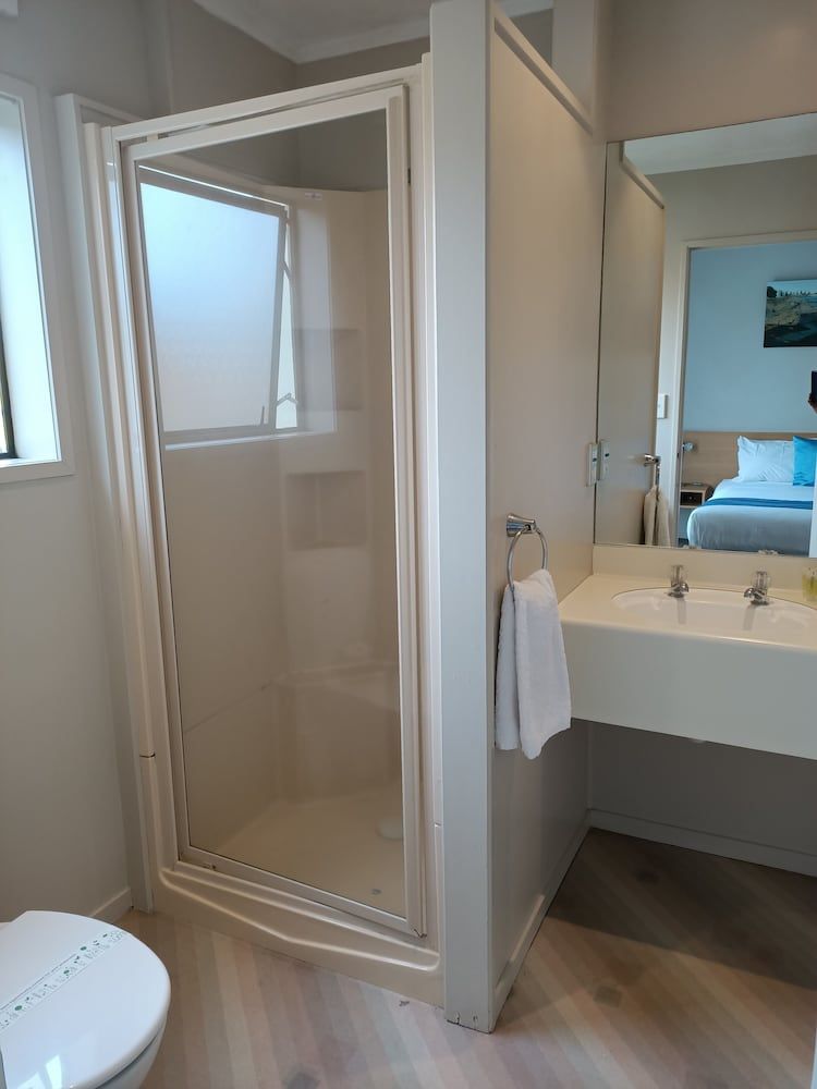 Asure Macys Motor Inn And Conference Centre 4. Deluxe One Bedroom 3