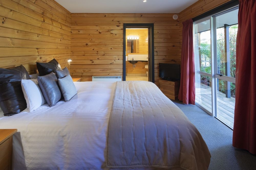 Grand Suite, Accessible, Mountain View