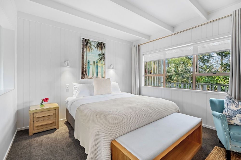Stay Kerikeri Boutique Apartments and Studios Executive Studio Suite, 1 King Bed, Pool View 5