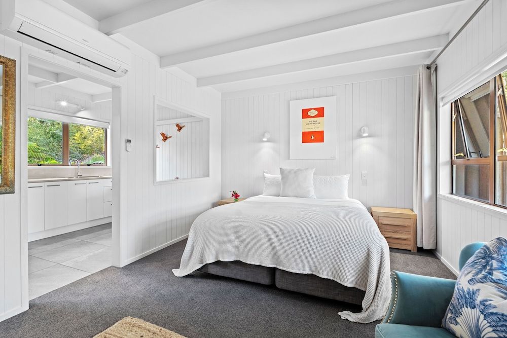 Stay Kerikeri Boutique Apartments and Studios Executive Studio Suite, 1 King Bed, Pool View 9