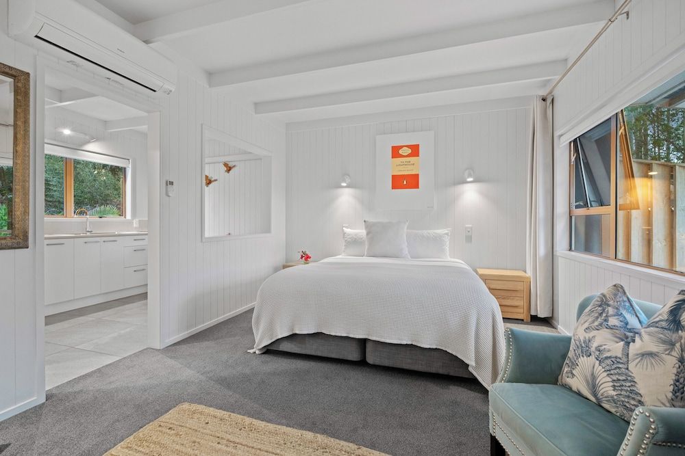 Stay Kerikeri Boutique Apartments and Studios Executive Studio Suite, 1 King Bed, Pool View 11