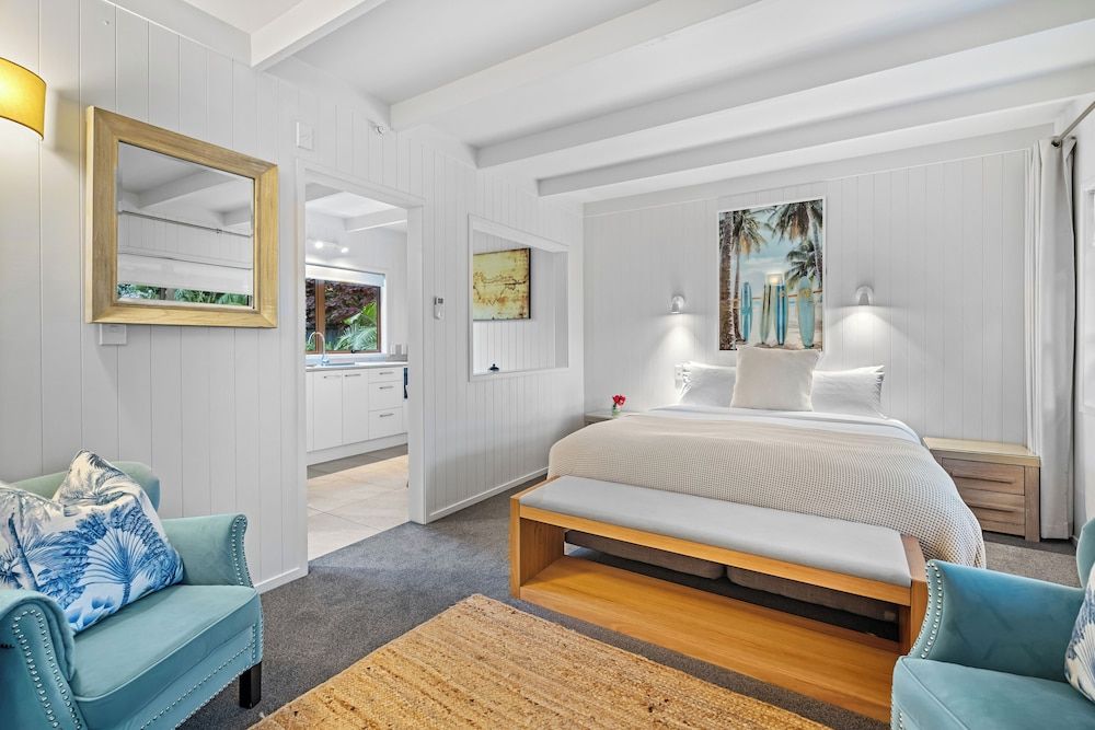 Stay Kerikeri Boutique Apartments and Studios Executive Studio Suite, 1 King Bed, Pool View 3
