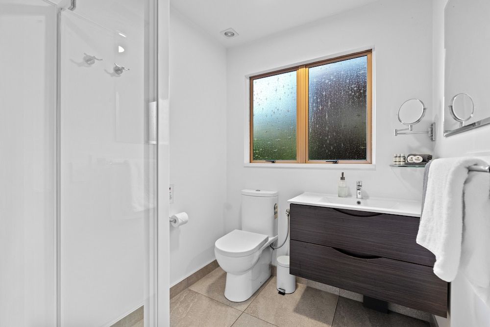 Stay Kerikeri Boutique Apartments and Studios Executive Studio Suite, 1 King Bed, Pool View 20