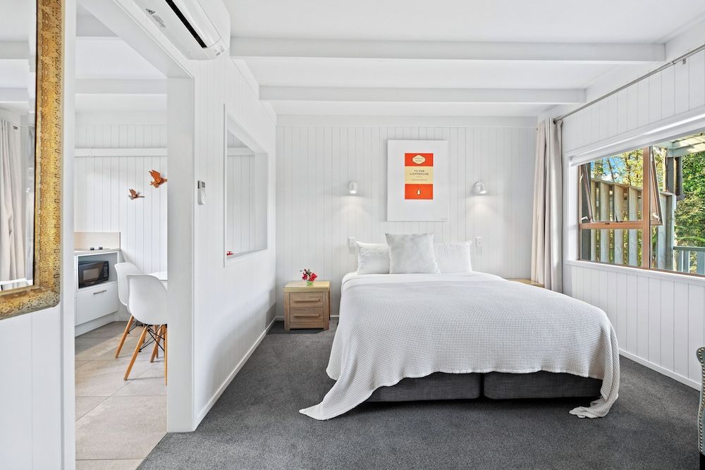 Stay Kerikeri Boutique Apartments and Studios Executive Studio Suite, 1 King Bed, Pool View 10