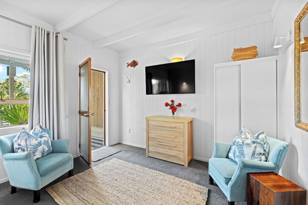 Stay Kerikeri Boutique Apartments and Studios Executive Studio Suite, 1 King Bed, Pool View 24