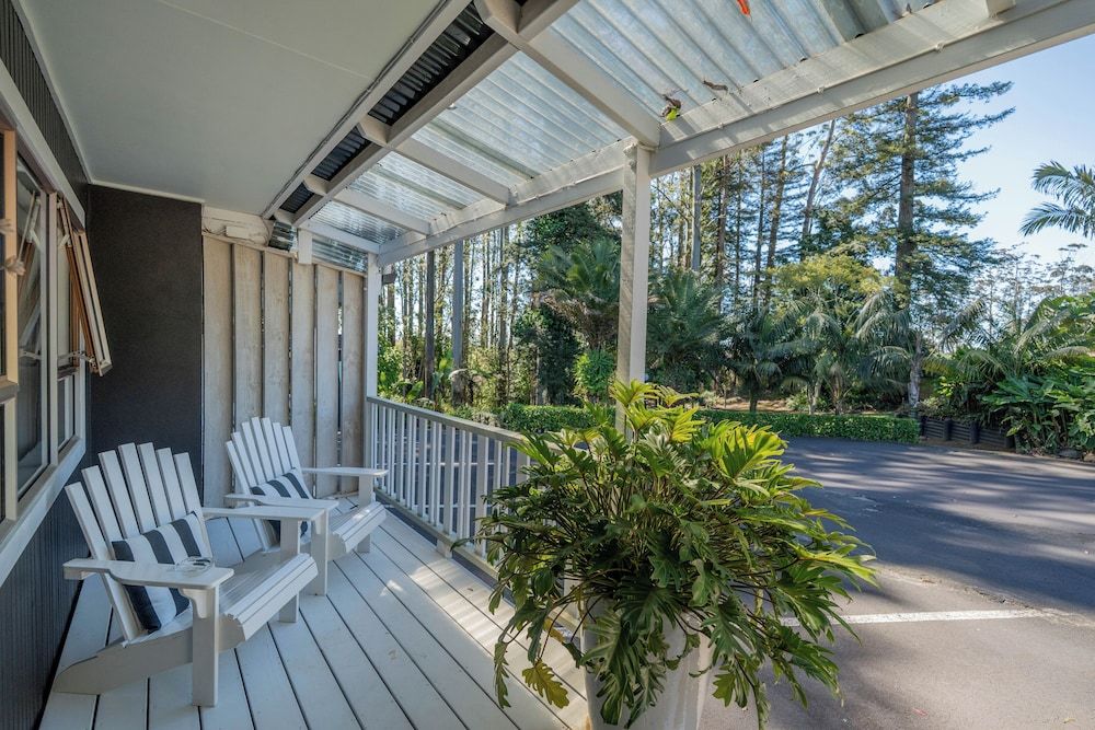 Stay Kerikeri Boutique Apartments and Studios Executive Studio Suite, 1 King Bed, Pool View 12