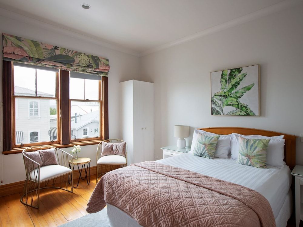 Petit Room