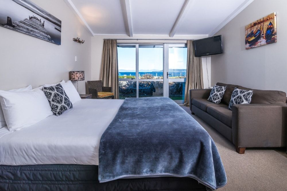 Twin Peaks Lakeside Inn Two-Bedroom Apartment 4