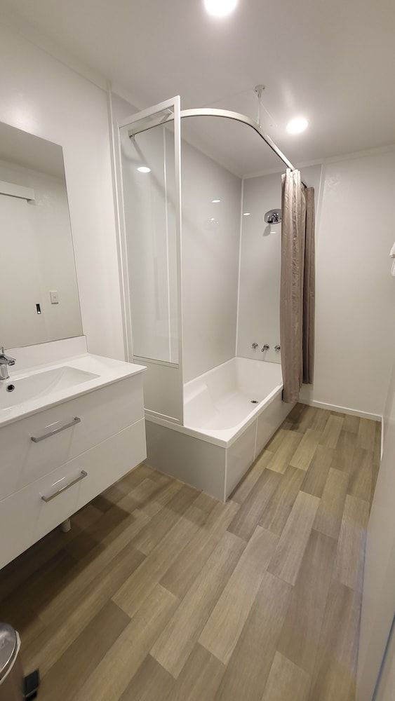 Manukau Motor Lodge Standard Room, 2 Bedrooms 3