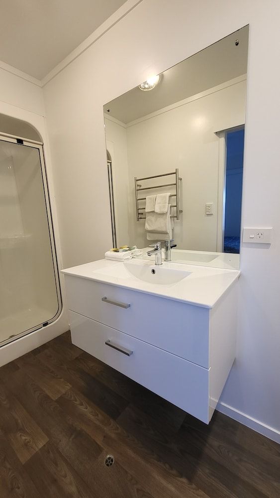 Manukau Motor Lodge Standard Room, 1 Bedroom, Ensuite 5