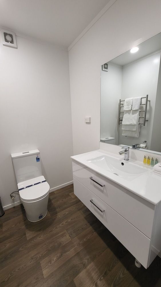 Manukau Motor Lodge Standard Room, 1 Bedroom, Ensuite 4