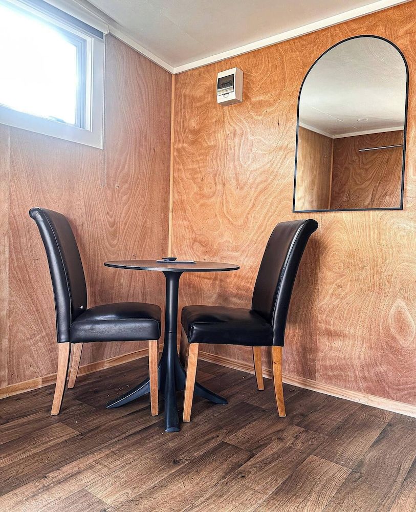 Parklands Motorlodge Standard Cabin 5PAX (shared amenities) 3