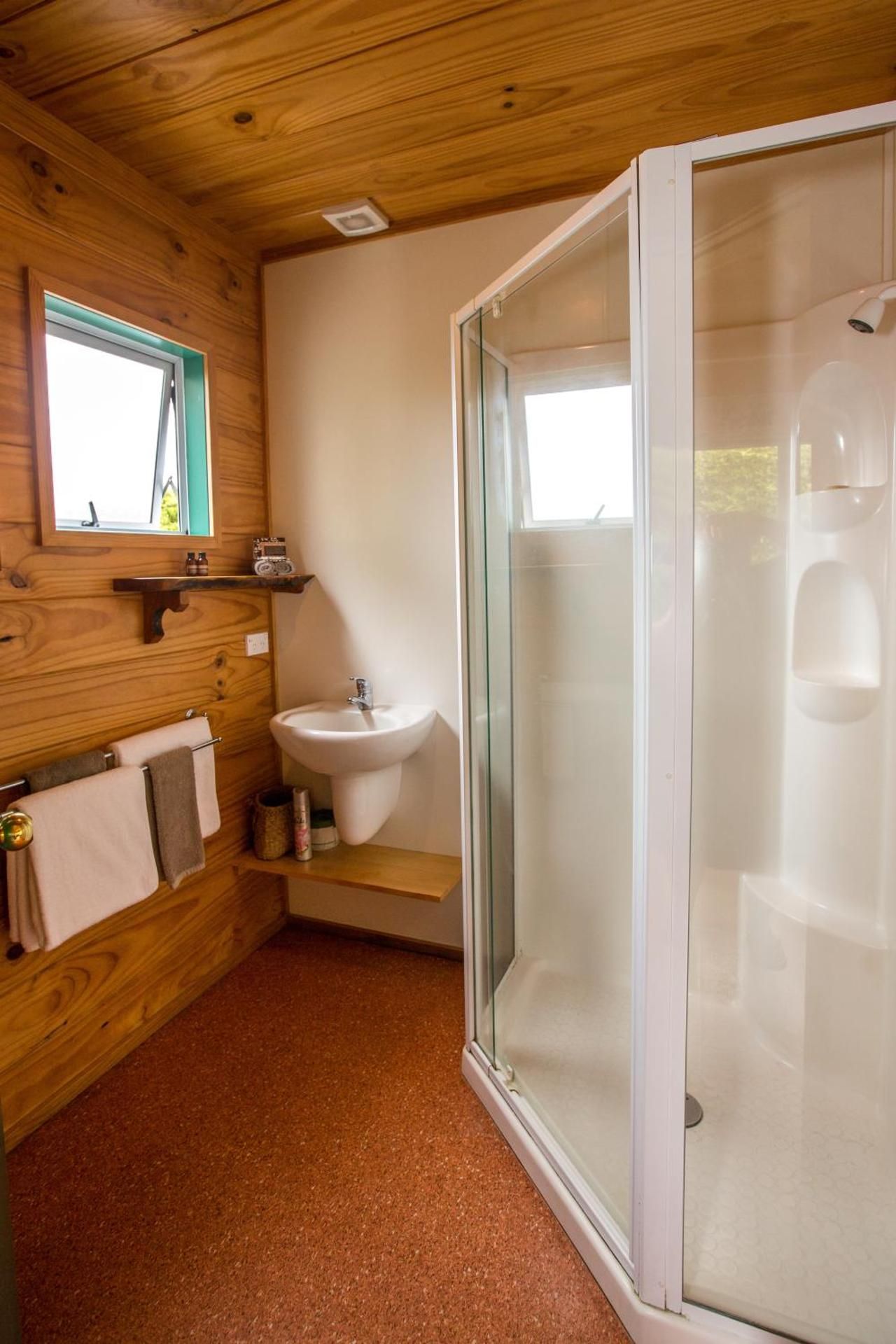 Tatahi Lodge Beach Resort Studio 3