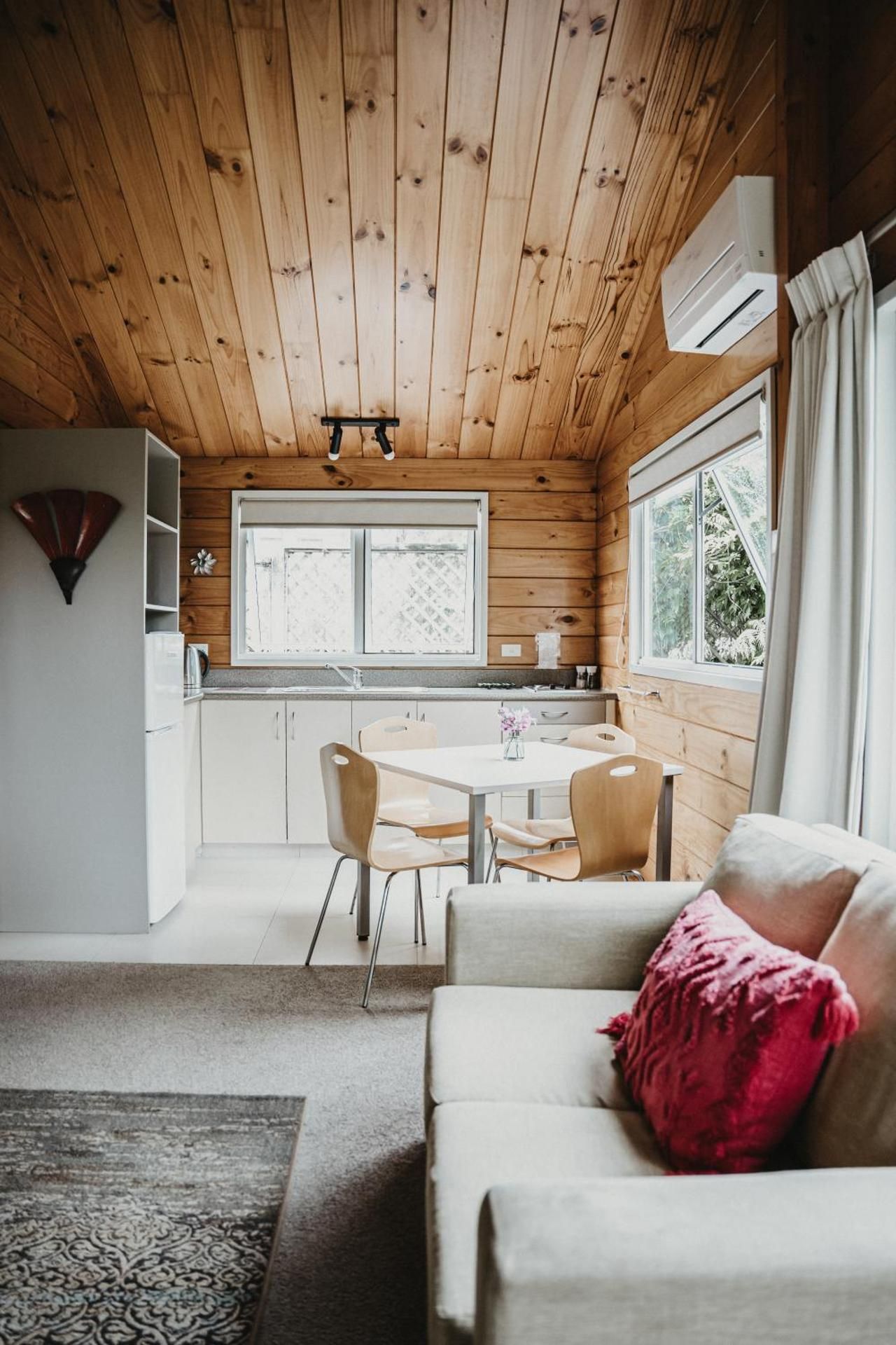 Tatahi Lodge Beach Resort Two-Bedroom Apartment 3